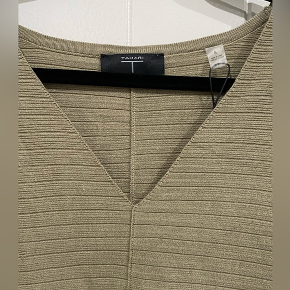 NWT TAHARI Domain Style Top - Picture 2 of 5